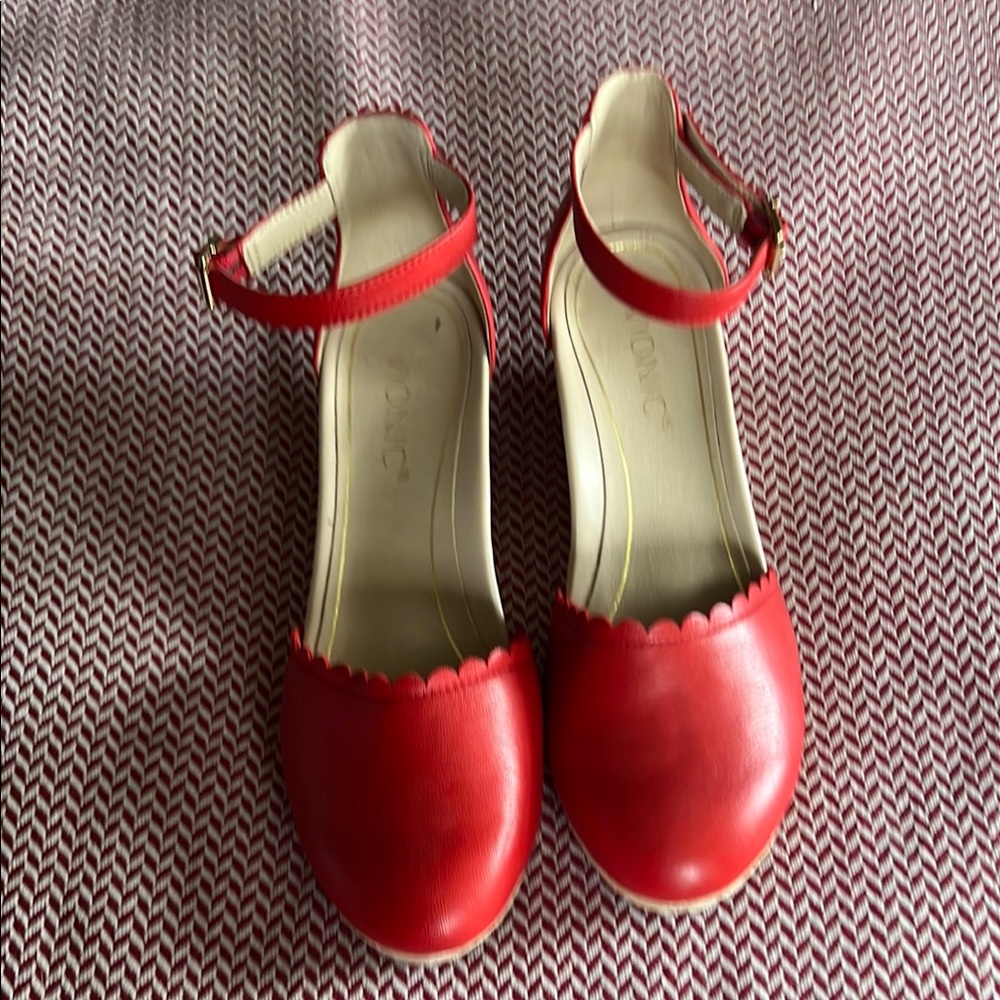 Vionic Red Wedges